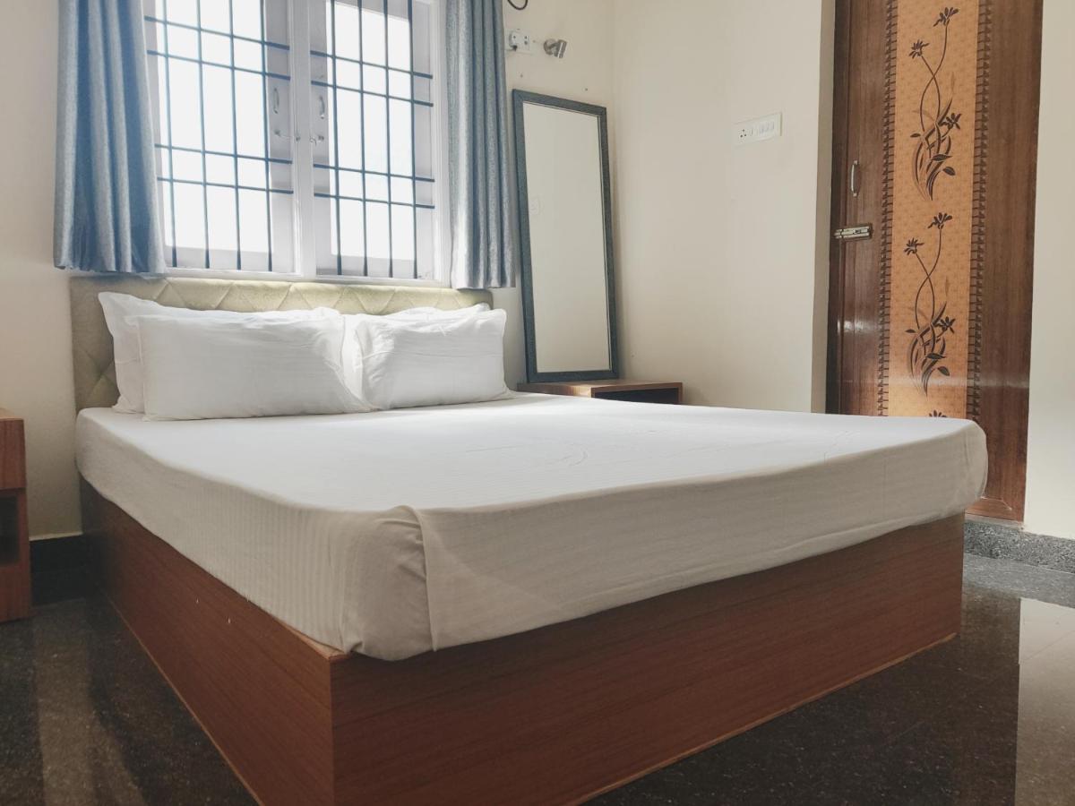 S3 Beach House Puducherry Buitenkant foto
